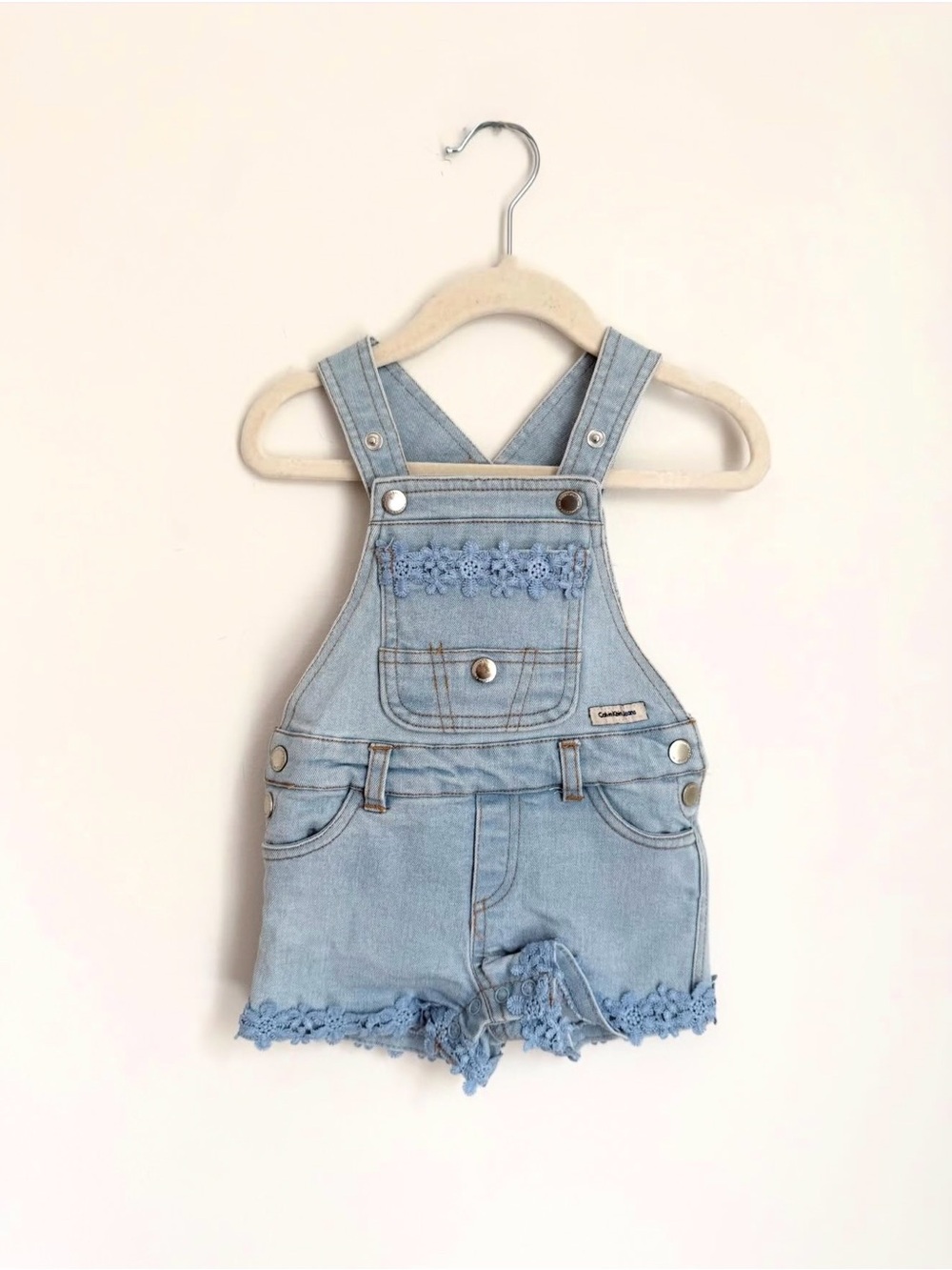 Calvin Klein Jeans Light Blue Denim Lace-Trim Short Overalls (Size 12m)